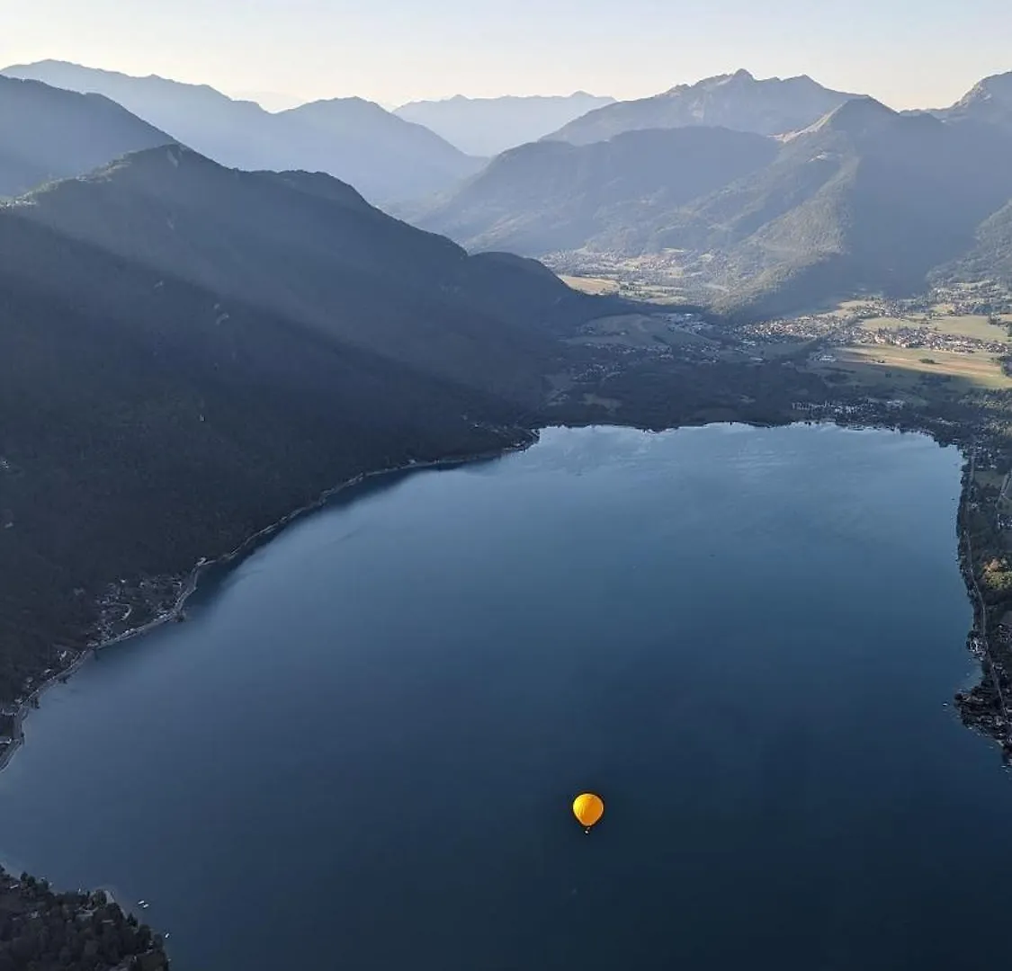 Terrace And Apartment Between Lake And Mountain آنسي فرنسا